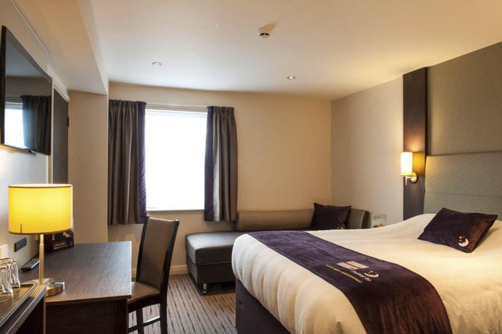 Premier Inn Бодмін Екстер'єр фото