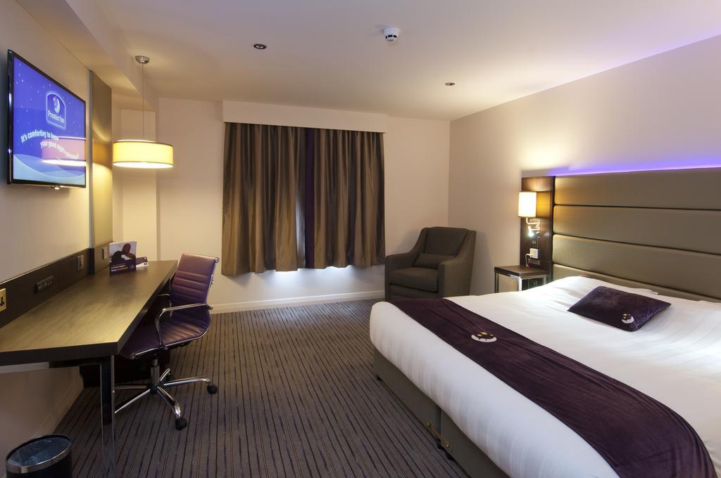Premier Inn Бодмін Номер фото