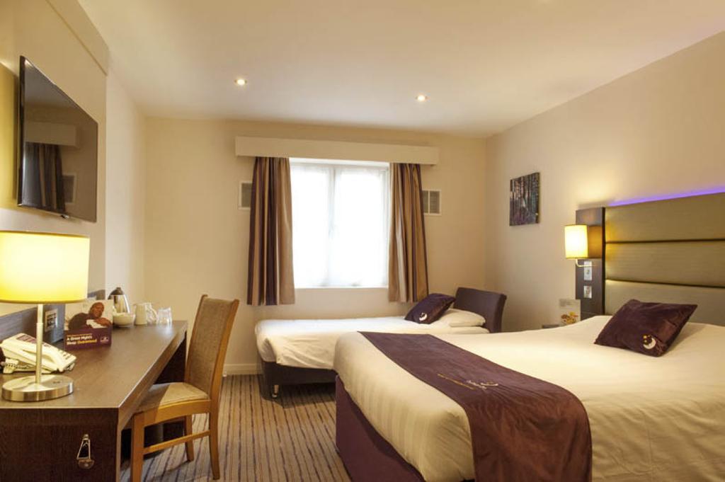 Premier Inn Бодмін Номер фото
