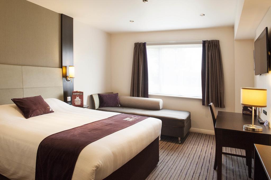 Premier Inn Бодмін Екстер'єр фото