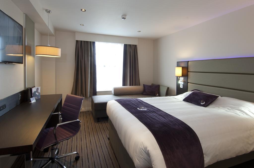 Premier Inn Бодмін Екстер'єр фото
