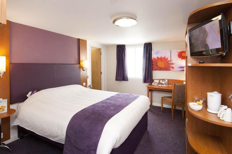 Premier Inn Бодмін Екстер'єр фото